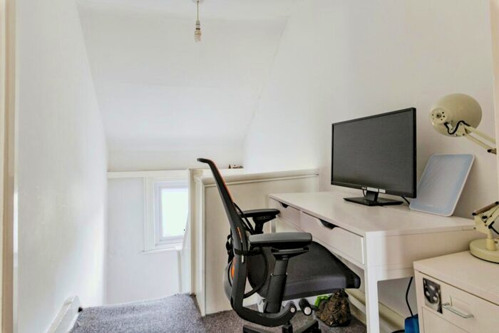 2 Bedroom Maisonette To Rent In Lordship Lane, SE22