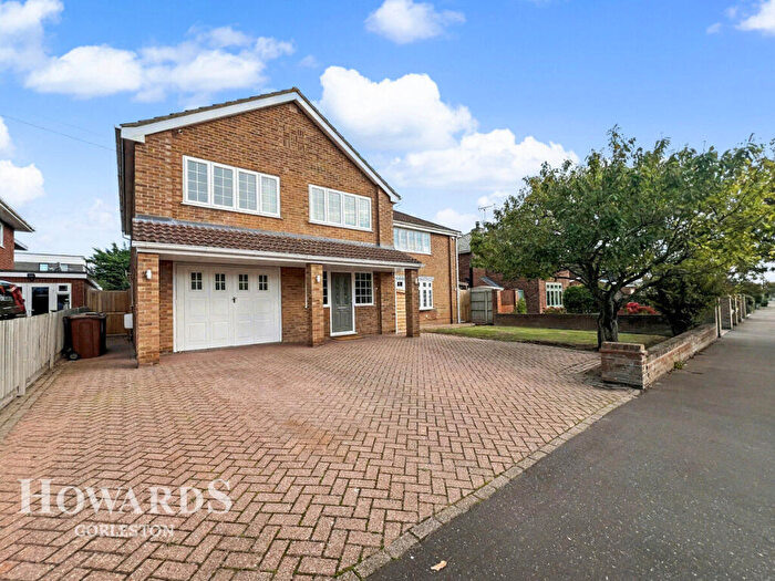 5 Bedroom Detached House For Sale In Buxton Avenue, Gorleston, NR31