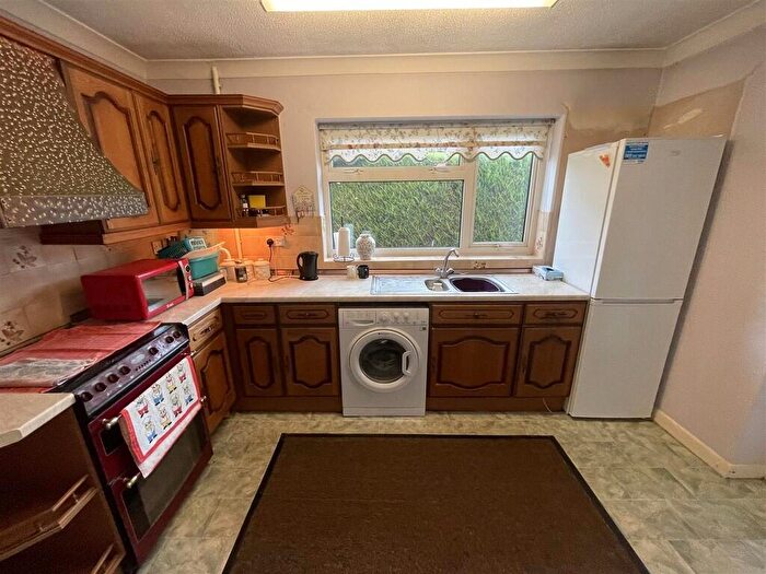 2 Bedroom Detached Bungalow For Sale In Glen Avenue, Pinchbeck, PE11