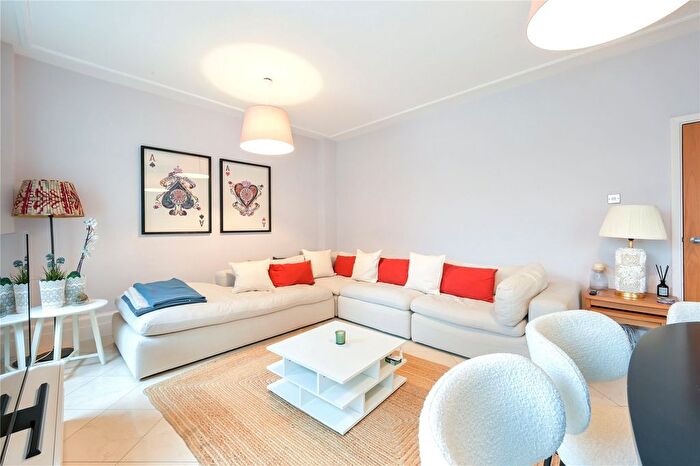 3 Bedroom Flat For Sale In Upper Berkeley Street, London, W1H