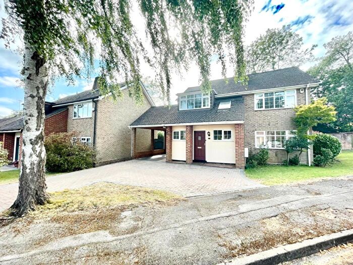 4 Bedroom Detached House To Rent In Yarnton Close, Emmer Green, Reading, Berkshire, RG4