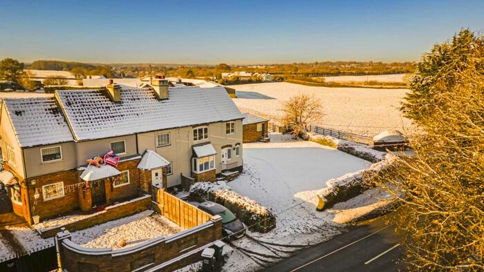 2 Bedroom Cottage To Rent In Bedmond Road, Pimlico, HP3