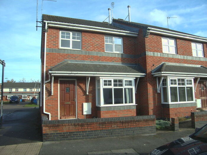 3 Bedroom Semi-Detached House To Rent In Ryde Avenue, HU5