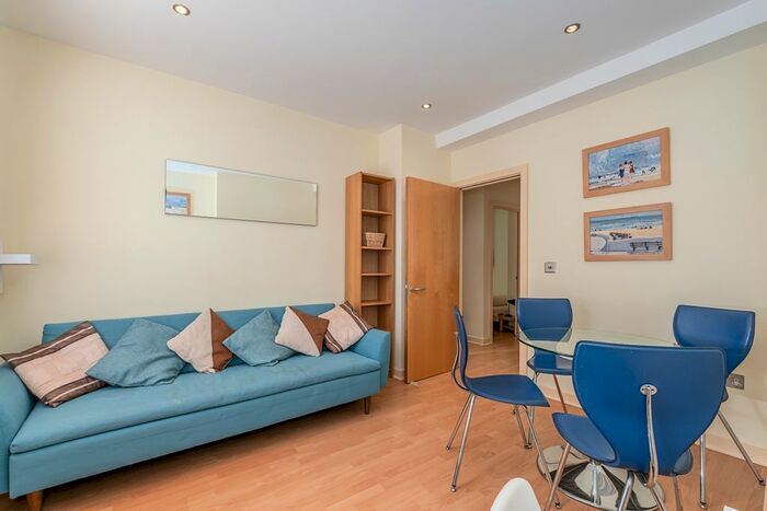 2 Bedroom Flat To Rent In Shepherds Bush Road, London, W6