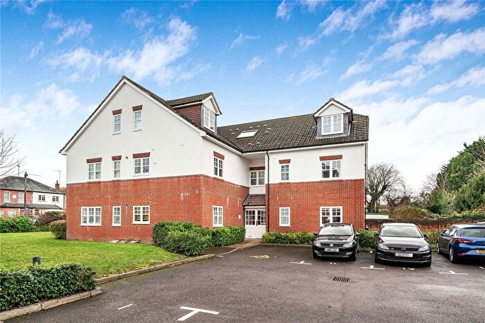 1 Bedroom Flat For Sale In Kingsway, Woking, Surrey, GU21