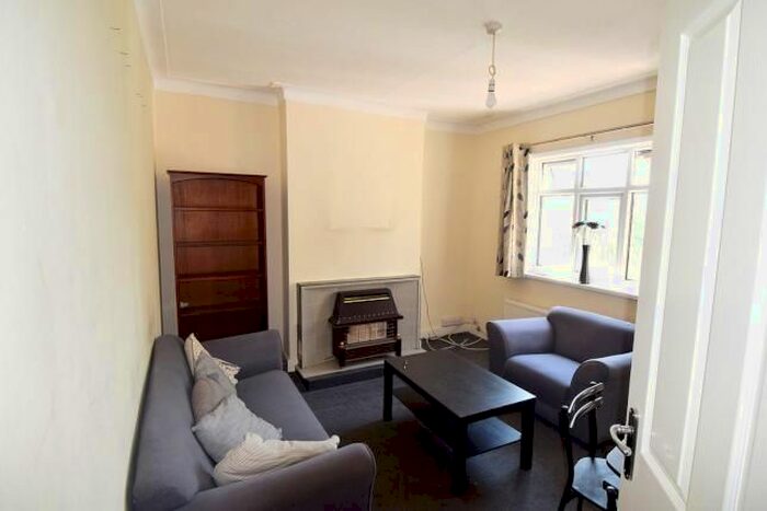 2 Bedroom Flat To Rent In Birkbeck Avenue, Greenford, UB6