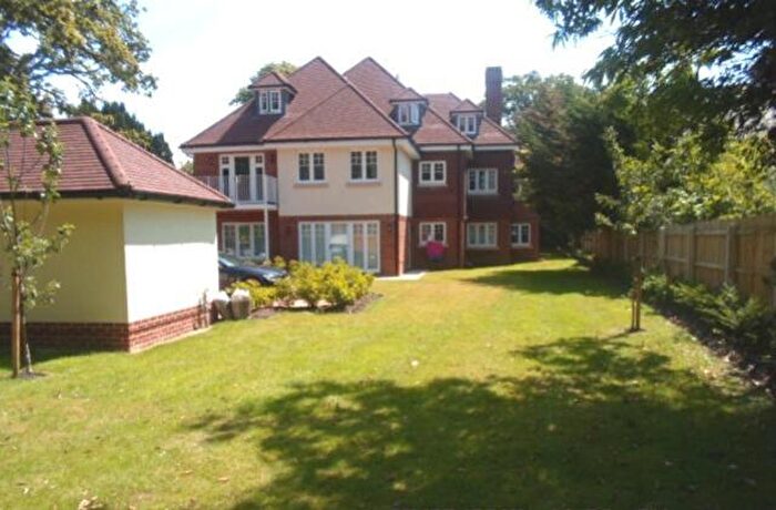 2 Bedroom Flat To Rent In Glenferness Avenue, Bournemouth, Dorset, BH4
