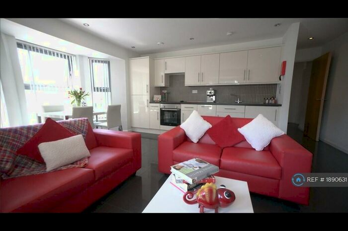 1 Bedroom Flat To Rent In Richmond Square, Cardiff, CF24