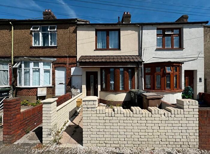 2 Bedroom Terraced House For Sale In Kingsway, Luton, LU4