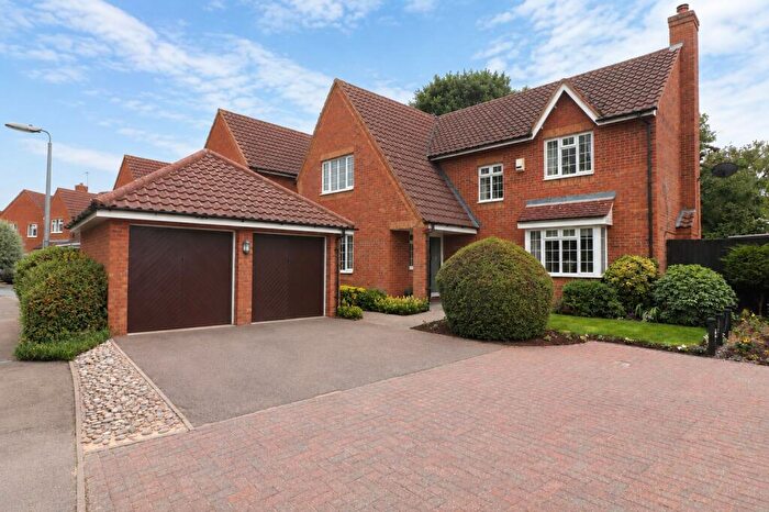 4 Bedroom Detached House For Sale In Manor Farm Close, Barton Le Clay, Bedfordshire, MK45