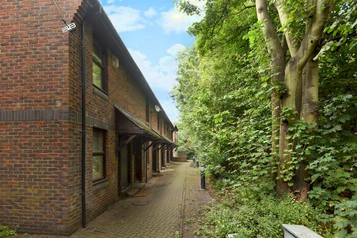 2 Bedroom Town House To Rent In Kinburn Street, Rotherhithe, SE16