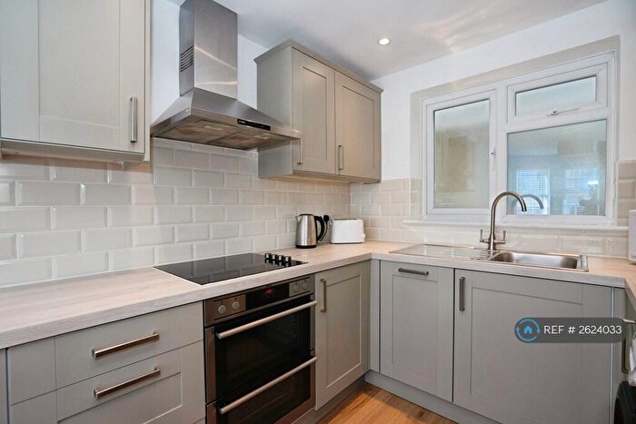 3 Bedroom Flat To Rent In Norfolk Court, Brighton, BN1