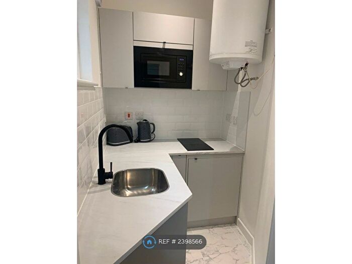 Studio To Rent In Kingscourt Road, London, SW16