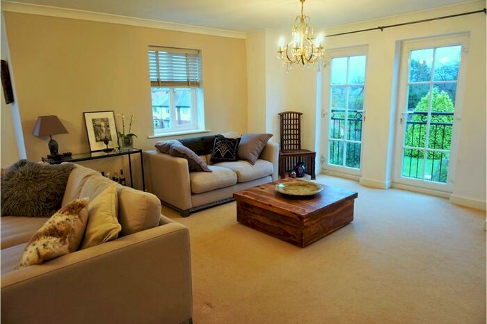 3 Bedroom Duplex To Rent In Raglan Road, Sale, M33