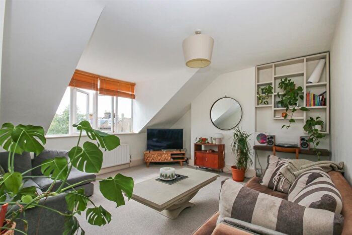 1 Bedroom Flat To Rent In Queens Drive, N4