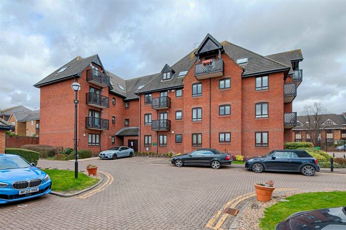 2 Bedroom Apartment To Rent In Epping New Road, Buckhurst Hill, IG9