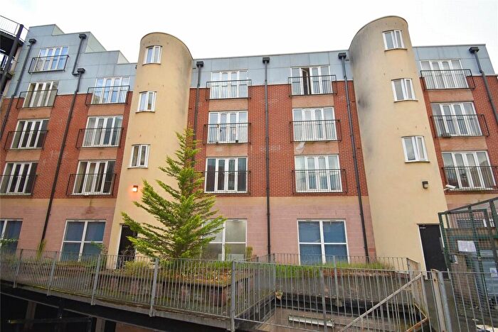 2 Bedroom Apartment To Rent In Aura Court, Percy Street, Hulme, M15