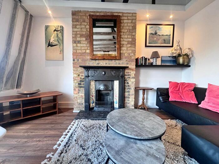 3 Bedroom Flat To Rent In Fairfield Gardens London, N8