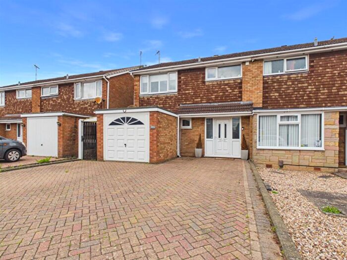 3 Bedroom Semi-Detached House To Rent In Chetwynd Drive, Nuneaton, CV11