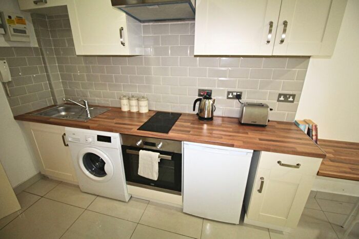 1 Bedroom Flat To Rent In Flat, Clarendon Road, Leeds, LS2