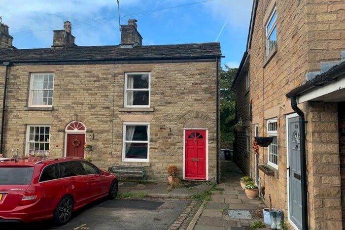 3 Bedroom End Of Terrace House To Rent In High Street, Macclesfield, SK10