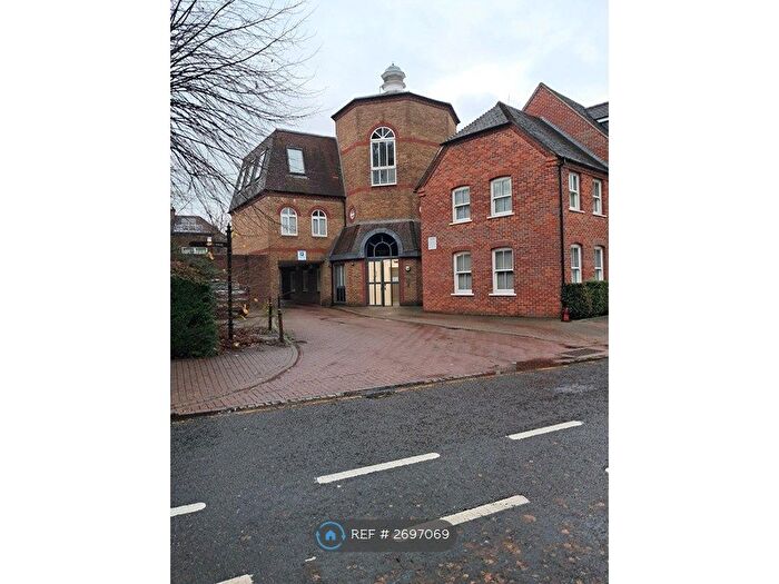 2 Bedroom Flat To Rent In Centurion House, Rickmansworth, WD3