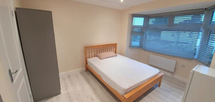 Studio To Rent In Empire Road, Perivale, UB6
