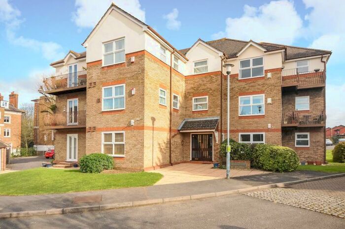 2 Bedroom Flat To Rent In Drummond House, Balmoral Gardens, SL4