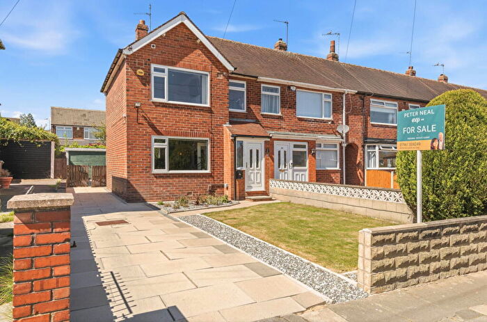 3 Bedroom Terraced House For Sale In Kelmscott Lane, Leeds, LS15