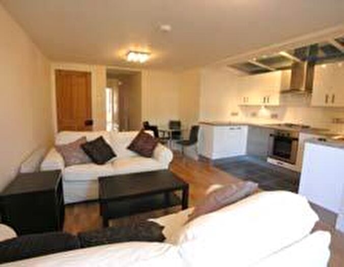 2 Bedroom Flat For Sale In Wantage Road, Reading, RG30