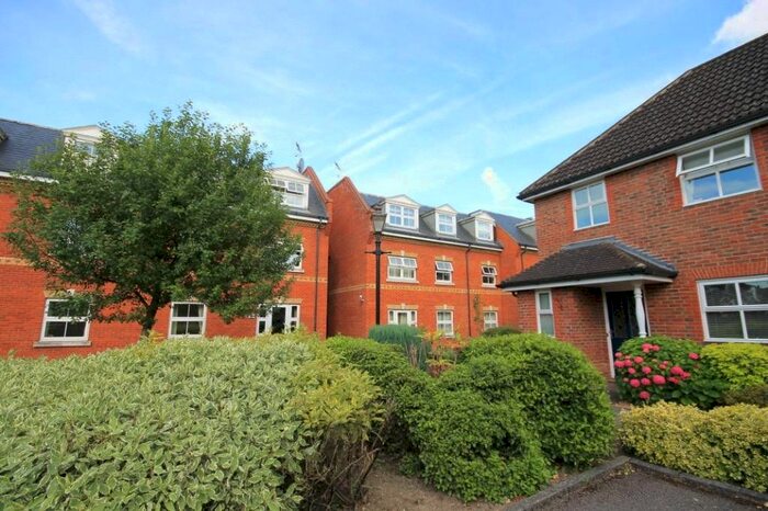 1 Bedroom Flat To Rent In Victoria Mews, St. Judes Road, Englefield Green, Egham, TW20