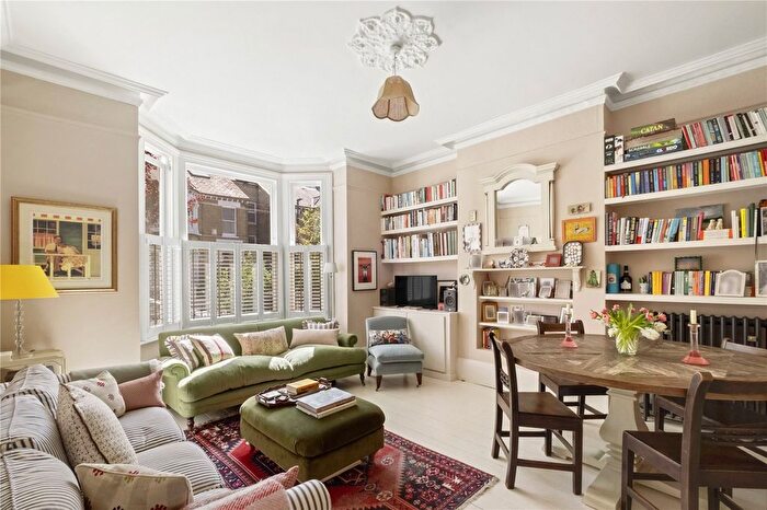 2 Bedroom Flat For Sale In Winterwell Road, London, SW2