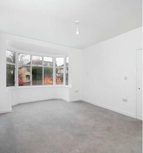 7 Bedroom Semi-Detached House To Rent In Hall Lane, London, NW4