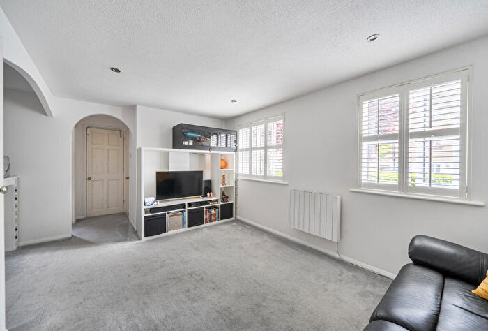 Apartment For Sale In Chipstead Close, Sutton, SM2