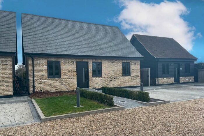 3 Bedroom Property For Sale In Dennises Lane, South Ockendon, RM15