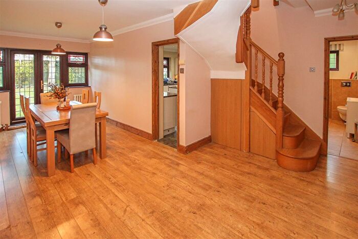 4 Bedroom Detached House For Sale In Rectory Chase, Doddinghurst, Brentwood, CM15