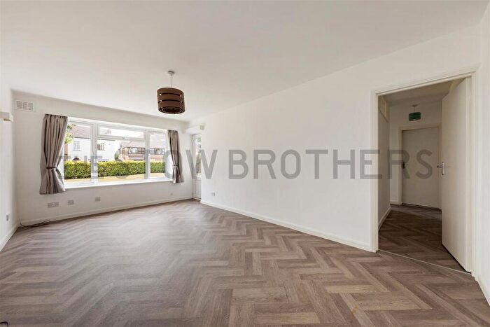 2 Bedroom Apartment To Rent In Bailey Court, Highams Park, E4