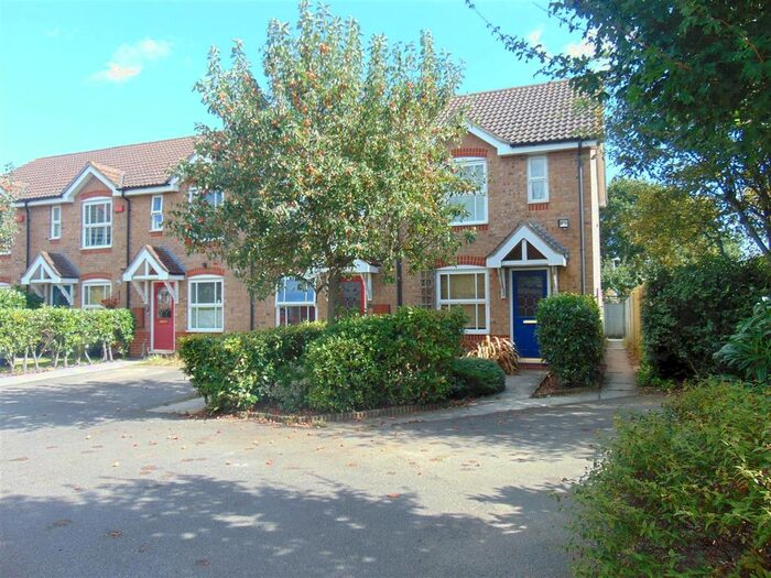 2 Bedroom End Of Terrace House To Rent In Eltham Avenue, Cippenham, Slough, SL1