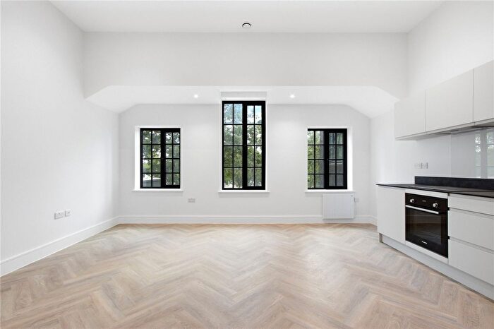 Studio To Rent In Brunswick Park Road, London, N11