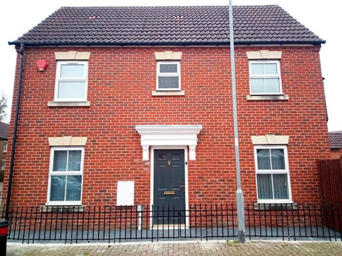 3 Bedroom Detached House To Rent In Harding Spur, Langley, SL3