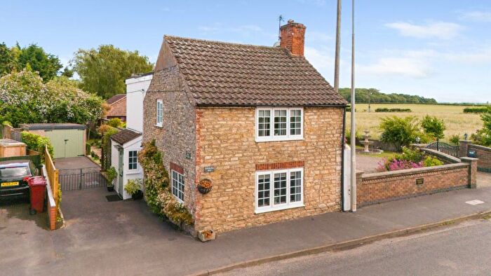 2 Bedroom Detached House For Sale In Station Road, Sturton, Brigg, DN20