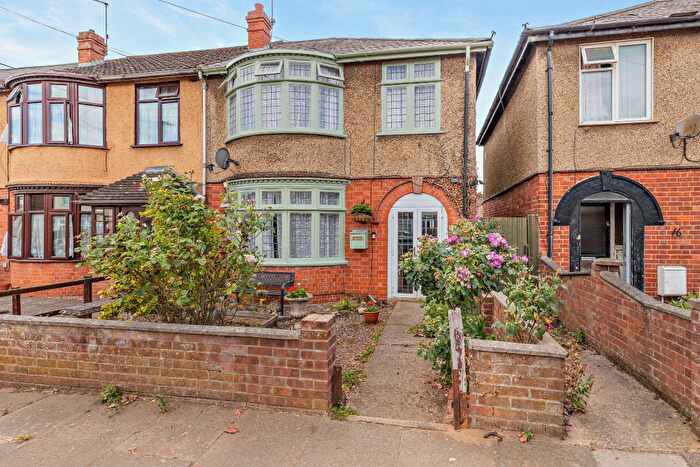 3 Bedroom End Of Terrace House For Sale In Abbots Way, Northampton, West Northamptonshire, NN5