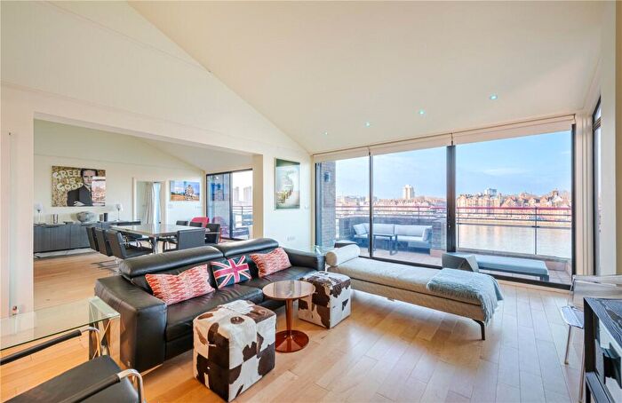 3 Bedroom Apartment For Sale In Thameswalk Apartments, Battersea Park, London, SW11