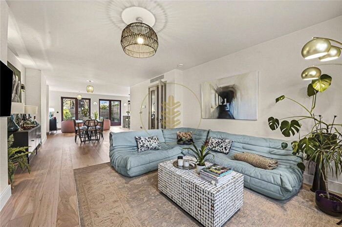 5 Bedroom Detached House For Sale In Melrose Avenue, Willesden Green, London, NW2