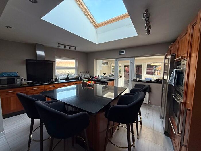 4 Bedroom Semi-Detached House To Rent In North Hyde Road, Hayes, UB3