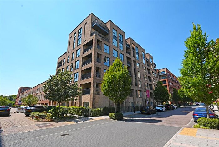 3 Bedroom Property To Rent In Lismore Boulevard, London, NW9
