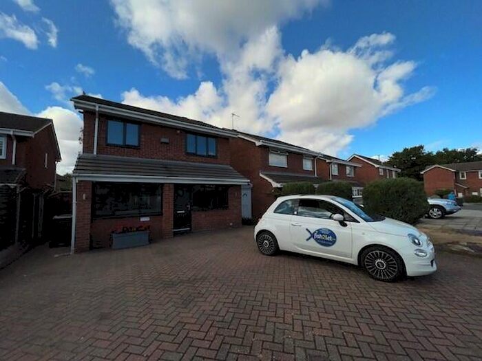 4 Bedroom Detached House To Rent In Rowan Close, Kingsbury, B78