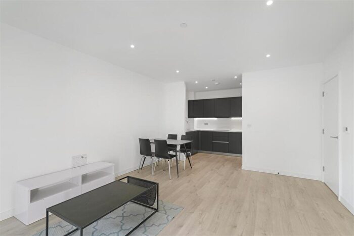 2 Bedroom Flat To Rent In Hartingtons Court, Coster Avenue, N4
