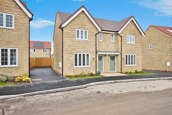 3 Bedroom Semi Detached House For Sale In Maple Drive, Somerton, TA11