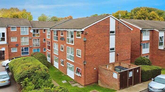 2 Bedroom Flat For Sale In Nightingale Walk, Hemel Hempstead, HP2